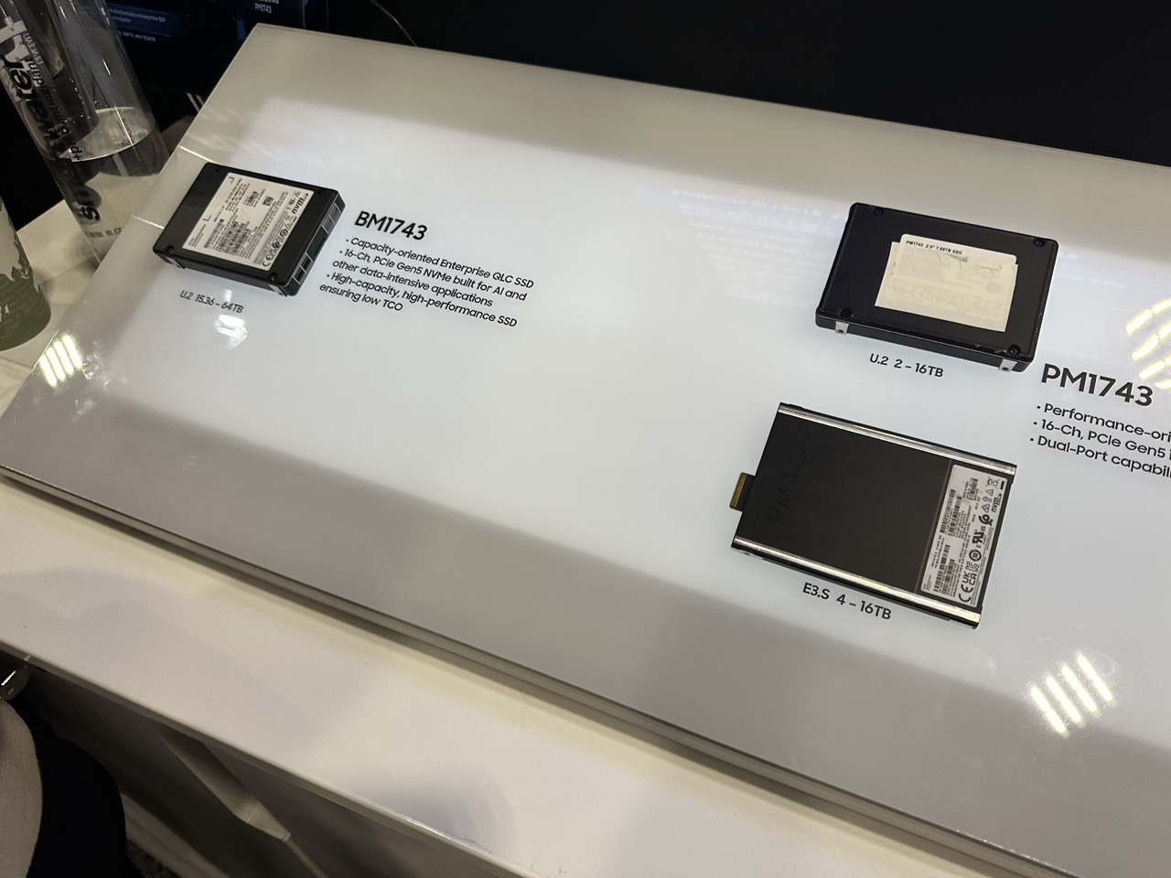 Konferansta sergilenen Samsung Enterprise SSD'ler